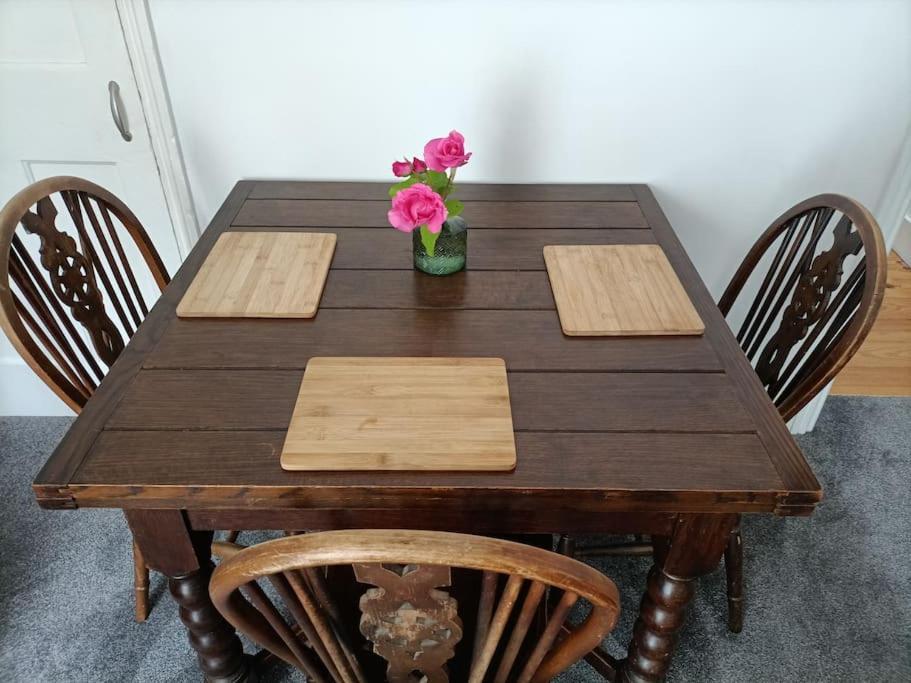 Cntrl Reading Modernized 3 Bedroom House ภายนอก รูปภาพ